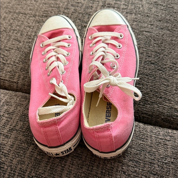 Pink converse - Picture 2 of 4